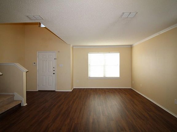 3rd image of 819 Pryor Dr