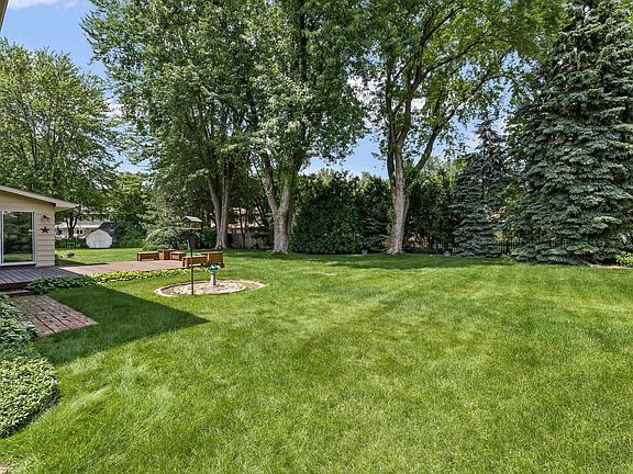 3rd image of 204 Chesterfield Ct