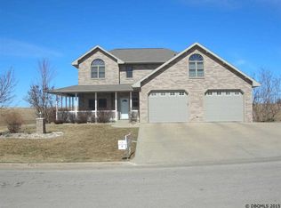 8715 Royal Oaks Dr, Peosta, IA 52068