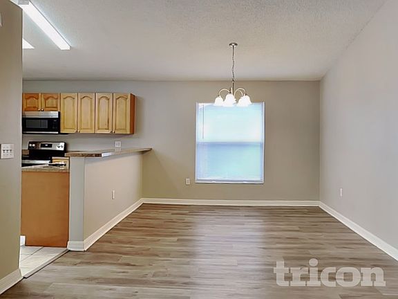 4th image of 914 Whisper Lake Dr