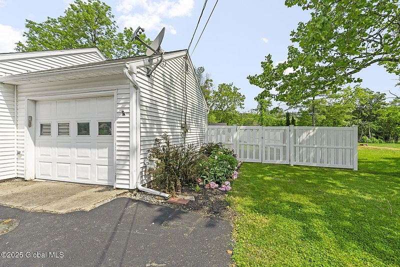 5th image of 11 Thatcher Drive