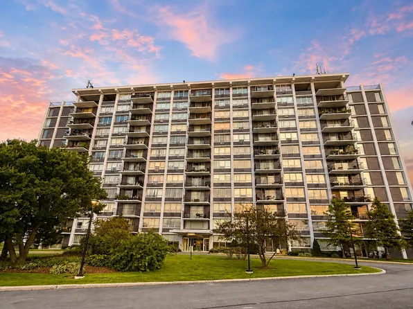 8815 W Golf Rd APT 8F, Niles, IL 60714