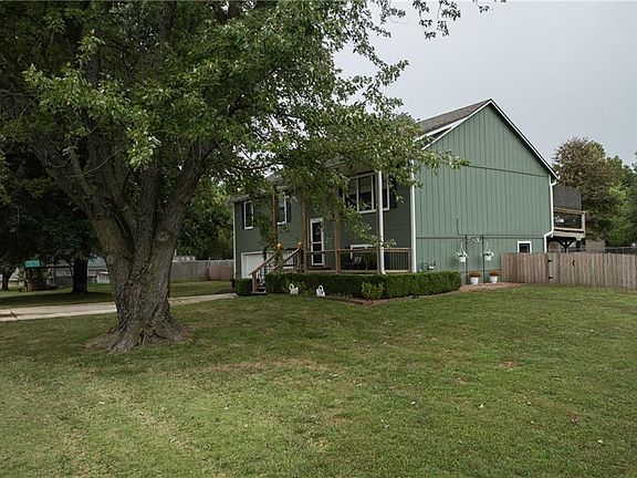 4th image of 607 SE 120th Rd