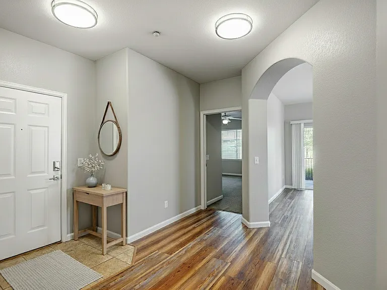 2 bedroom entryway