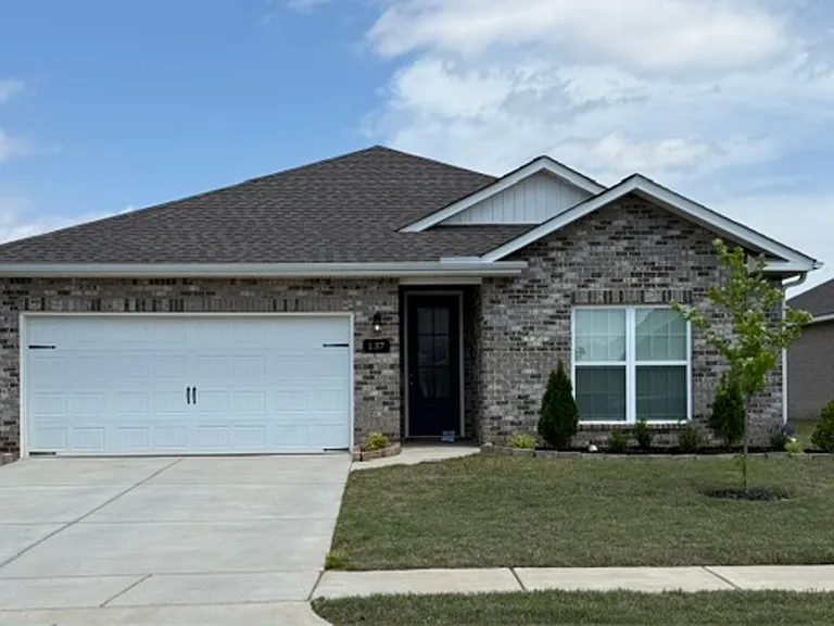 137 Hazel Pine Trl — Photo 1