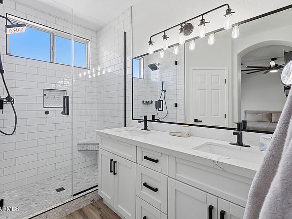 4th image of 14274 W CLARENDON Avenue