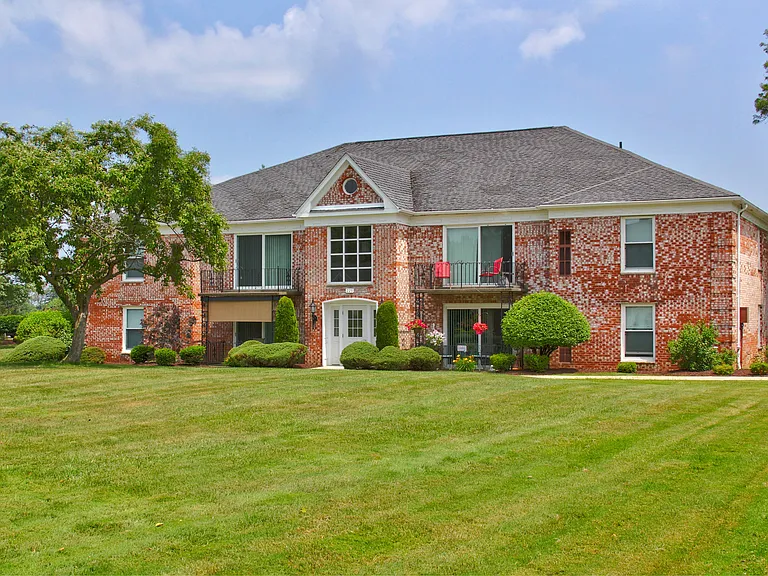 Quakertowne — Photo 13