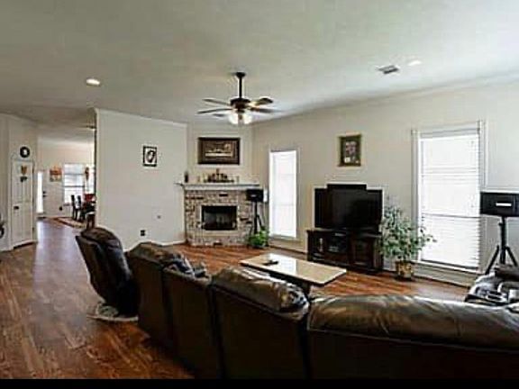 4th image of 1024 Emerald Dove Ave