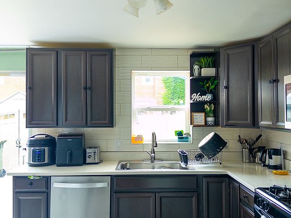 4th image of 8939 Robin Dr APT B