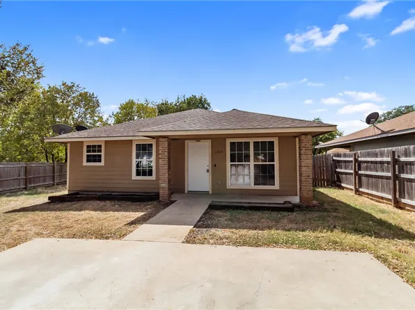 1205 Thompson St, Bryan, TX 77803