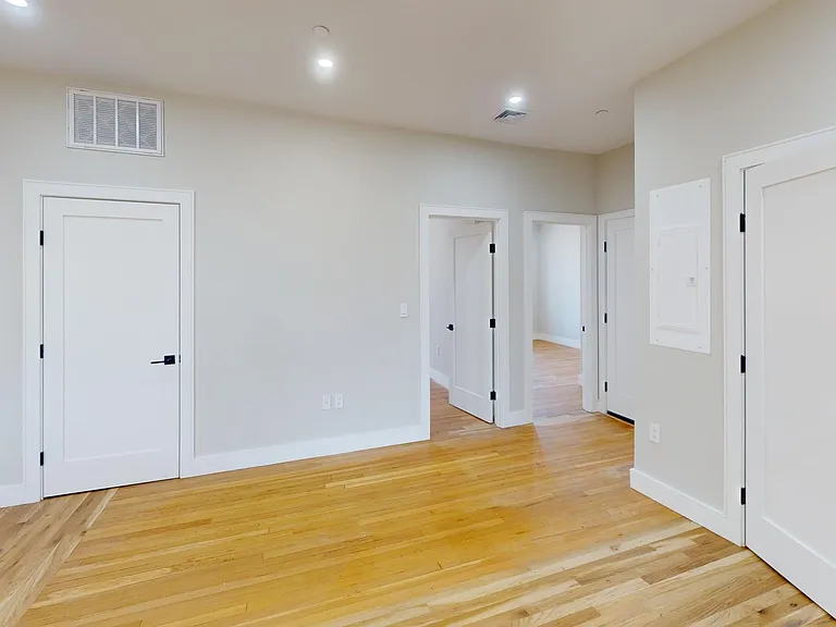 145 Sutherland Rd #3 — Photo 15