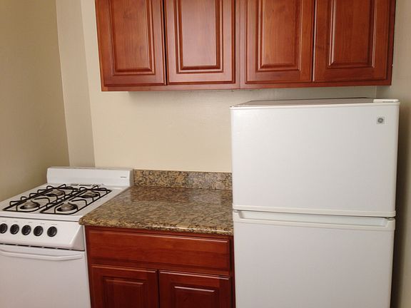 3rd image of 1121 Bush St APT 8