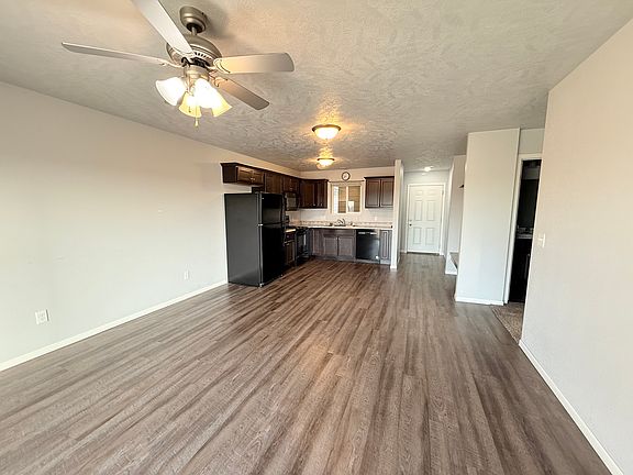 5th image of 105 E Redwood Cir Unit 2