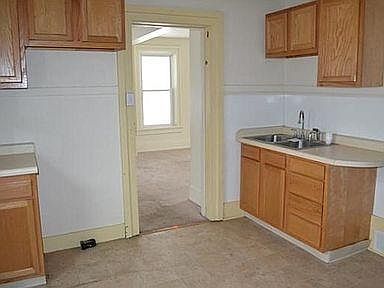 4th image of 251 Superior St