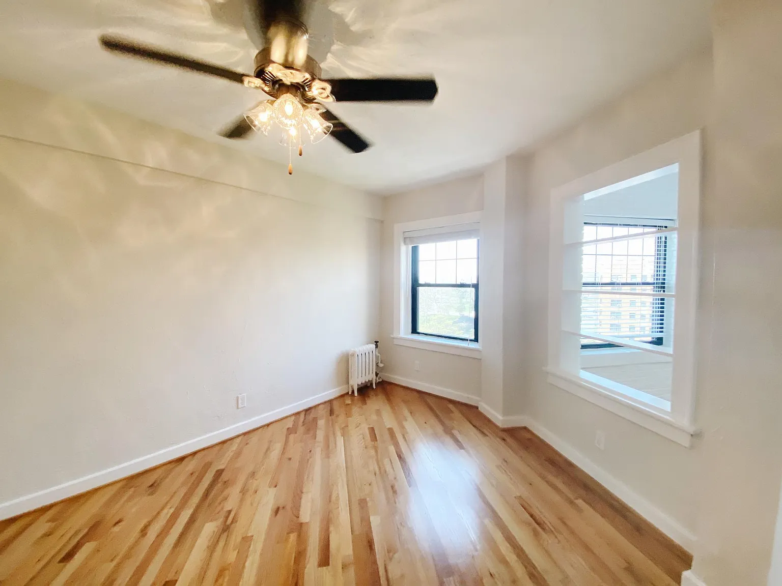 Carlyle Apartments — Photo 3