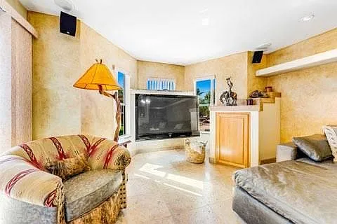 1265 W Ellis St — Photo 12