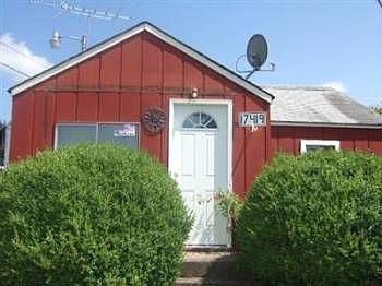 3rd image of 17419 Spanaway Ln