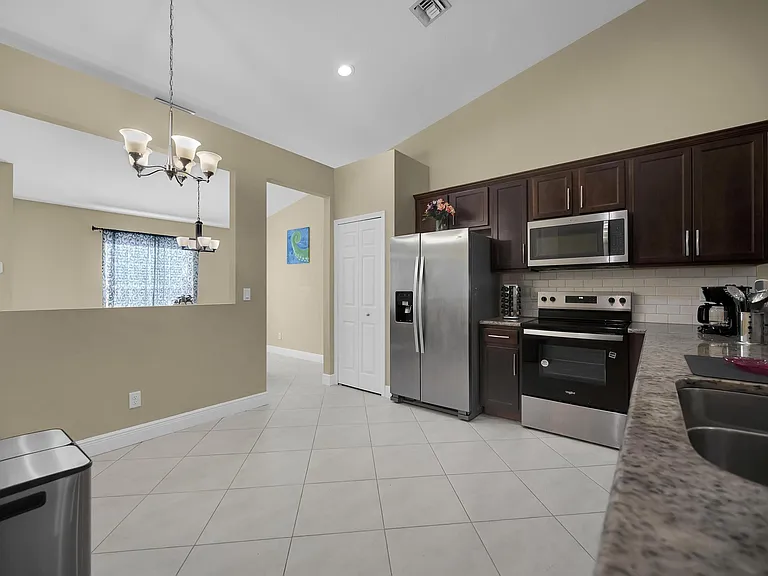 1037 SW Payne Ave — Photo 27