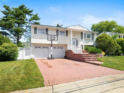 76 Marine St, Massapequa, NY, 11758