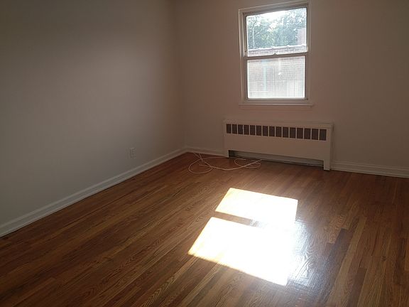 4th image of 2585 Lurting Ave