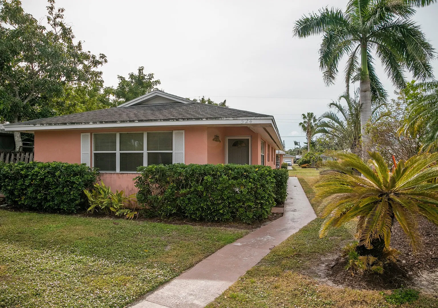 No Hoa, Quick Move In Naples Park Annual Close To The Beach Close To Mercato Pet Friendly — Photo 1
