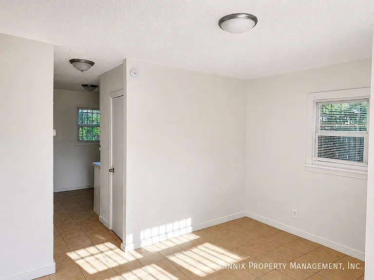 2304 Avenue U — Photo 11