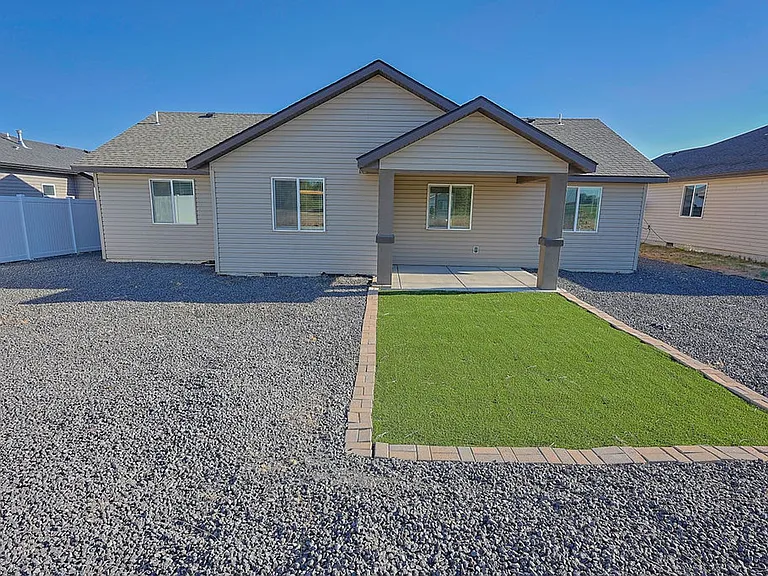 709 E Avenue K — Photo 16