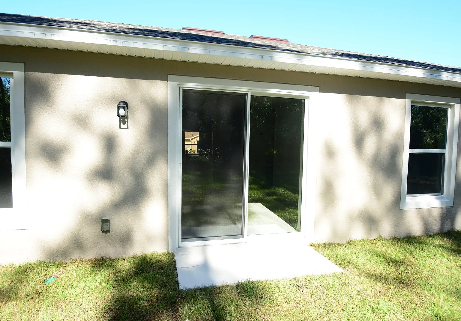 3 bed, 2.0 bath, 1552 sqft, $2,000 — Photo 2