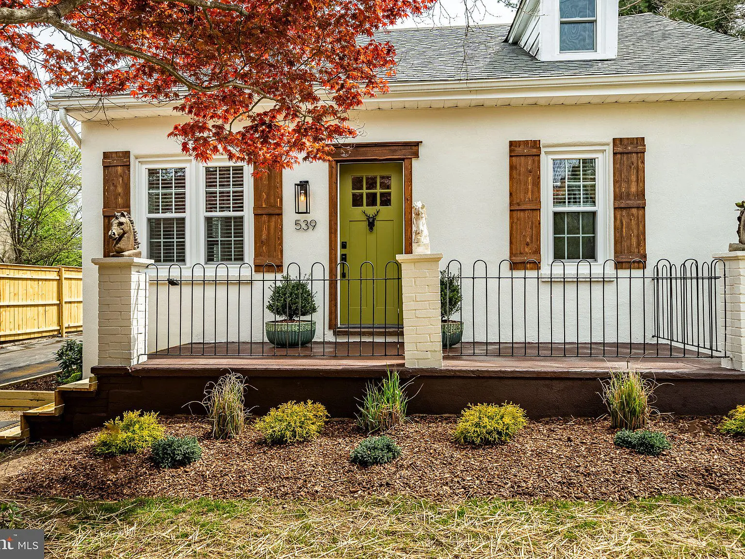 4 bed, 2.0 bath, 2200 sqft, $4,100 — Photo 4