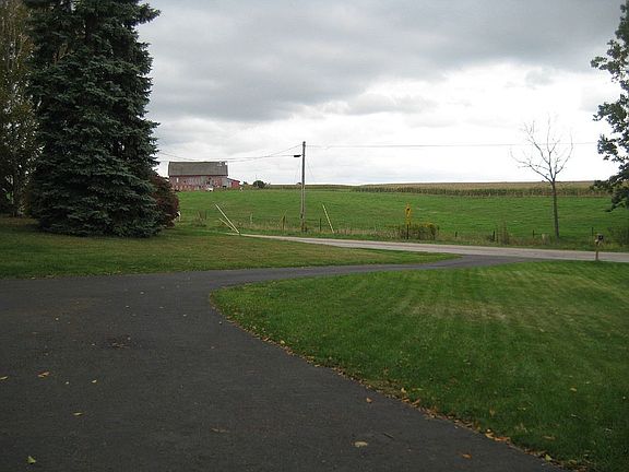 House looking at front yard 
