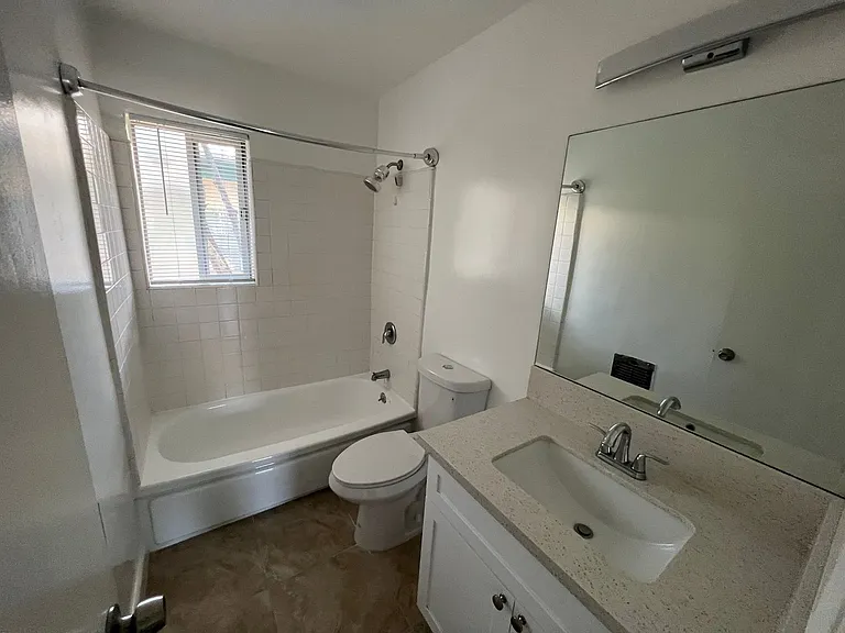 G11707 — Photo 11