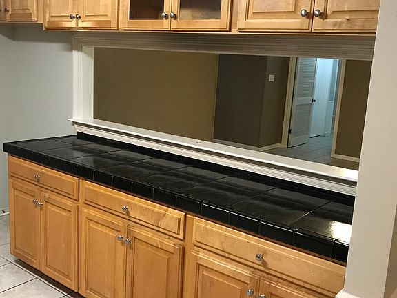 5th image of 402 Estate Dr