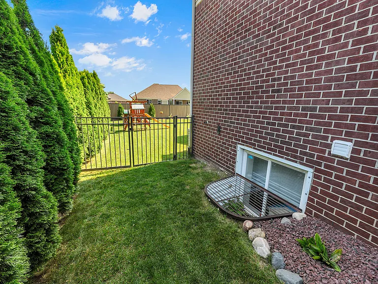 26574 Bronx Dr — Photo 6