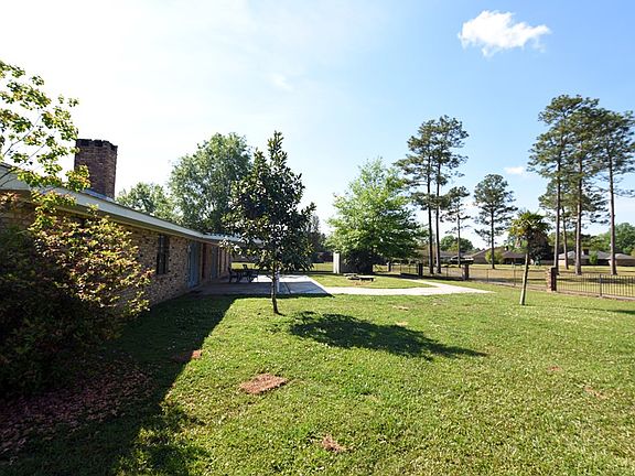 4th image of 3009 Fairway Dr