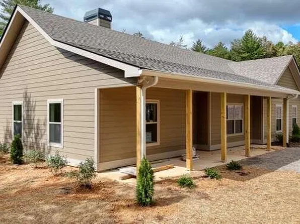 579 Ray Dr, Young Harris, GA 30582