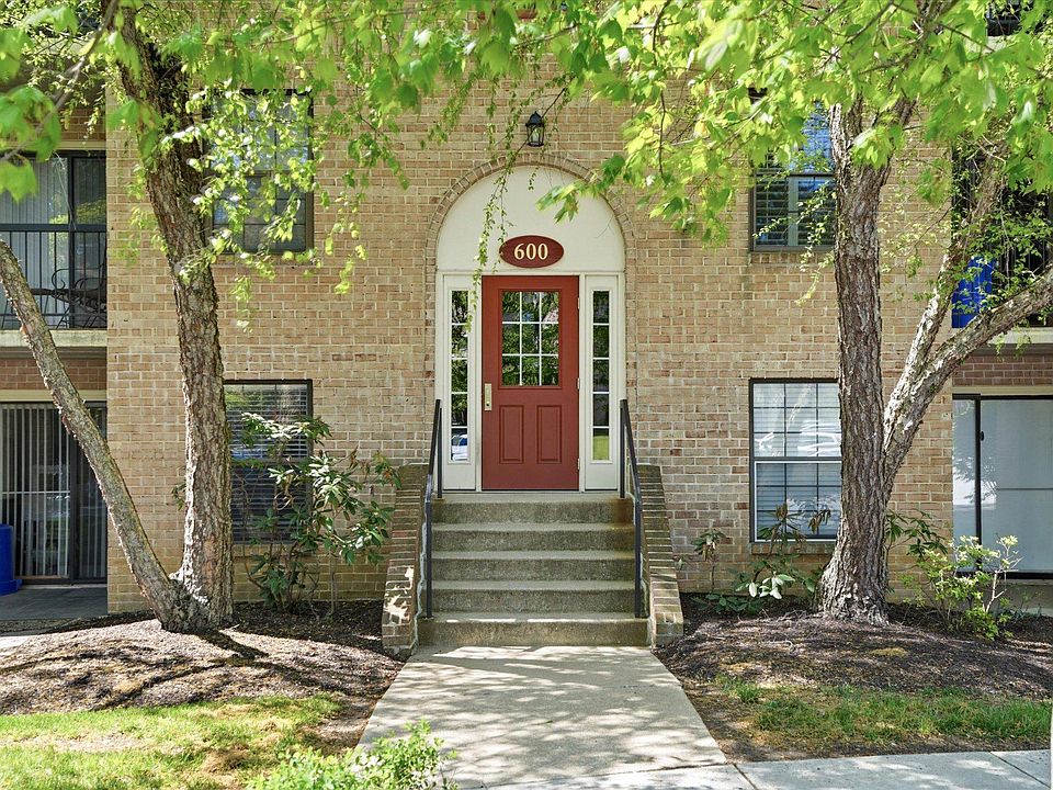 1st image of 623 Washington Pl