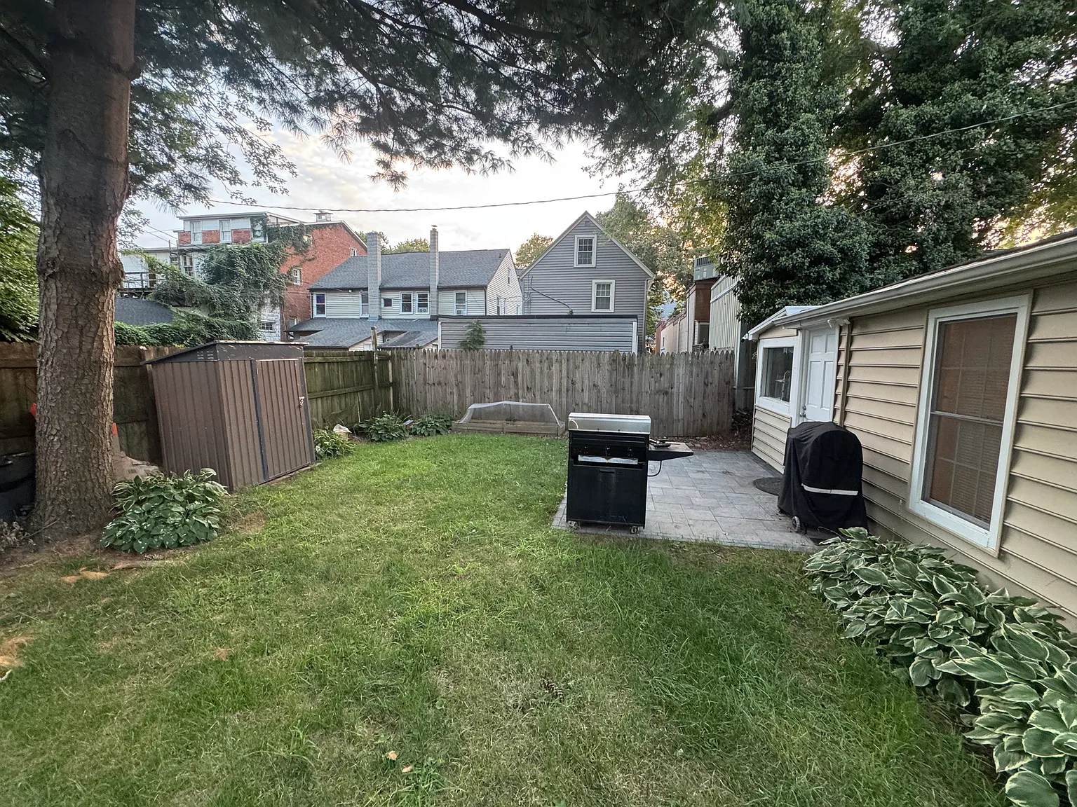 3 bed, 1020 sqft, $2,000 — Photo 2