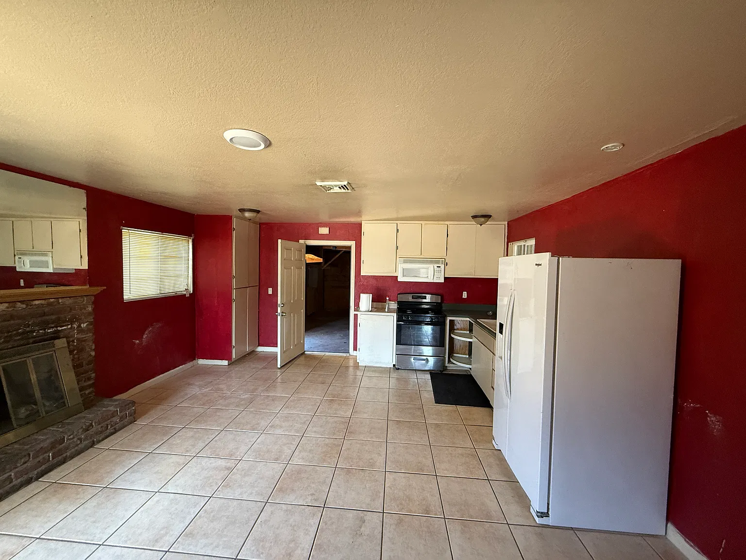3 bed, 1220 sqft, $2,000 — Photo 3