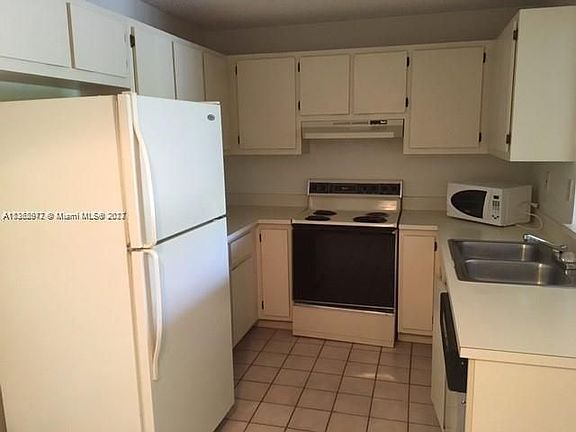 2nd image of 200 Palm Cir W APT 305