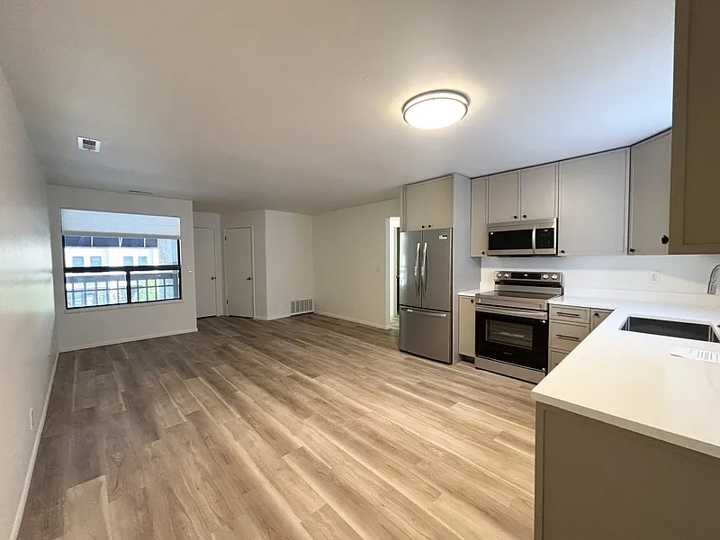 2 bed, 2.0 bath, 900 sqft, $1,750 — Photo 3