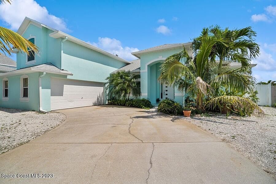 1st image of 235 Ross Ave