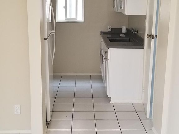 4th image of 230 S Rowan Ave #1