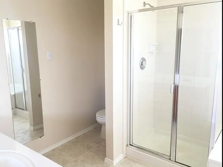2204 Hickory Dr — Photo 16