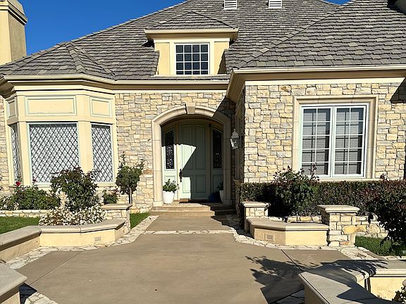 3rd image of 3801 Weatherly Cir