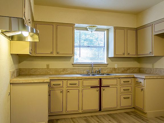 5th image of 202 Burleson Ave