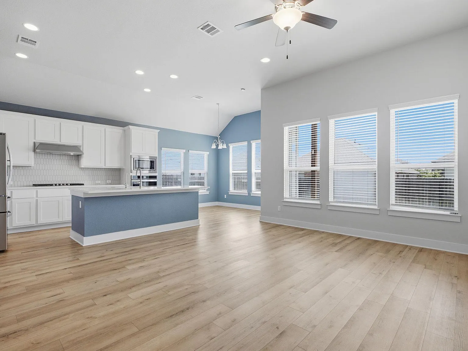 4 bed, 3.0 bath, 2207 sqft, $2,800 — Photo 4