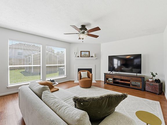 5th image of 2726 Hidden Spring Vale Dr