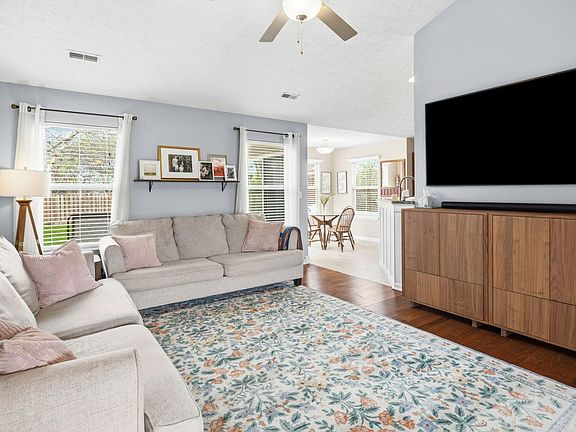 5th image of 2812 Grosbeak Ln