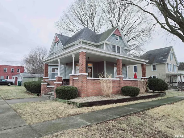 87 N West St, Farmington, IL 61531