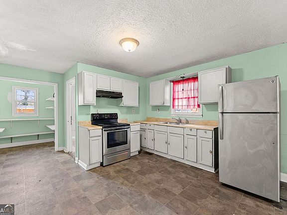 4th image of 2346 4th St